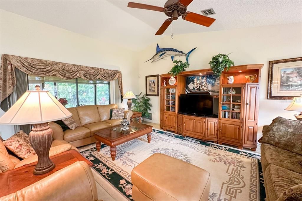 For Sale: $379,900 (3 beds, 2 baths, 1658 Square Feet)