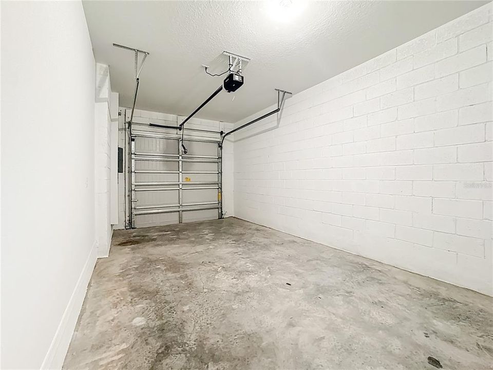 For Rent: $2,000 (3 beds, 2 baths, 1673 Square Feet)