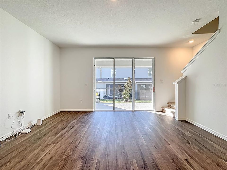 For Rent: $2,000 (3 beds, 2 baths, 1673 Square Feet)