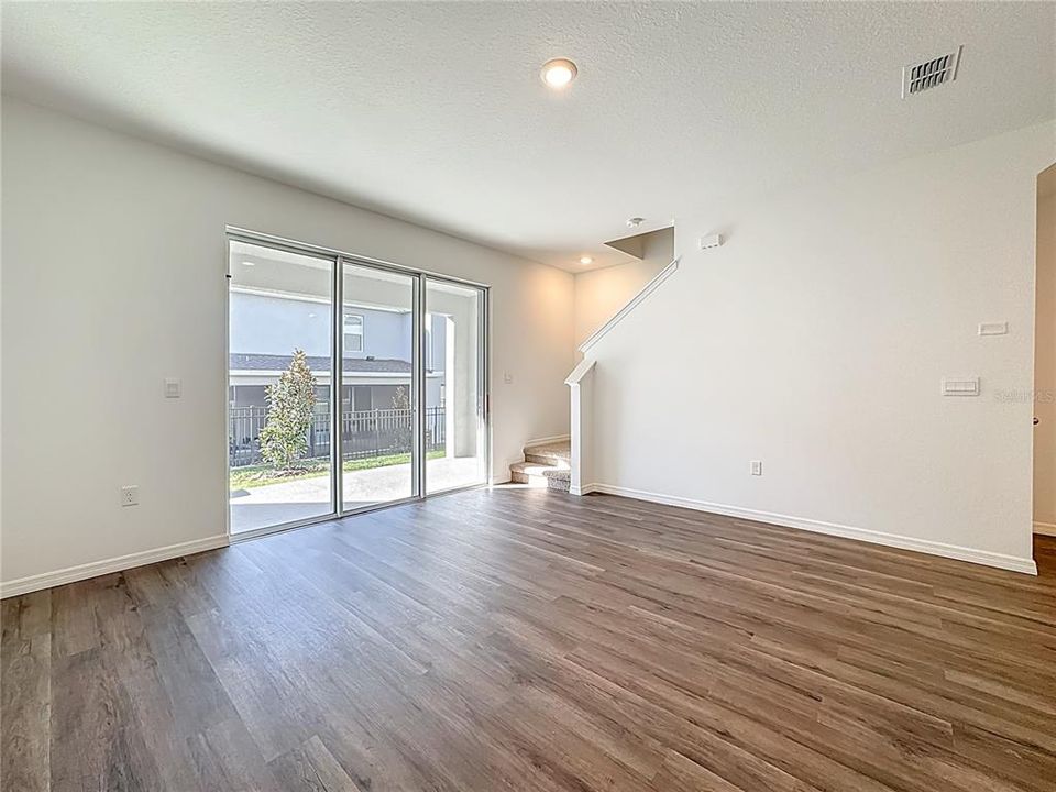 For Rent: $2,000 (3 beds, 2 baths, 1673 Square Feet)