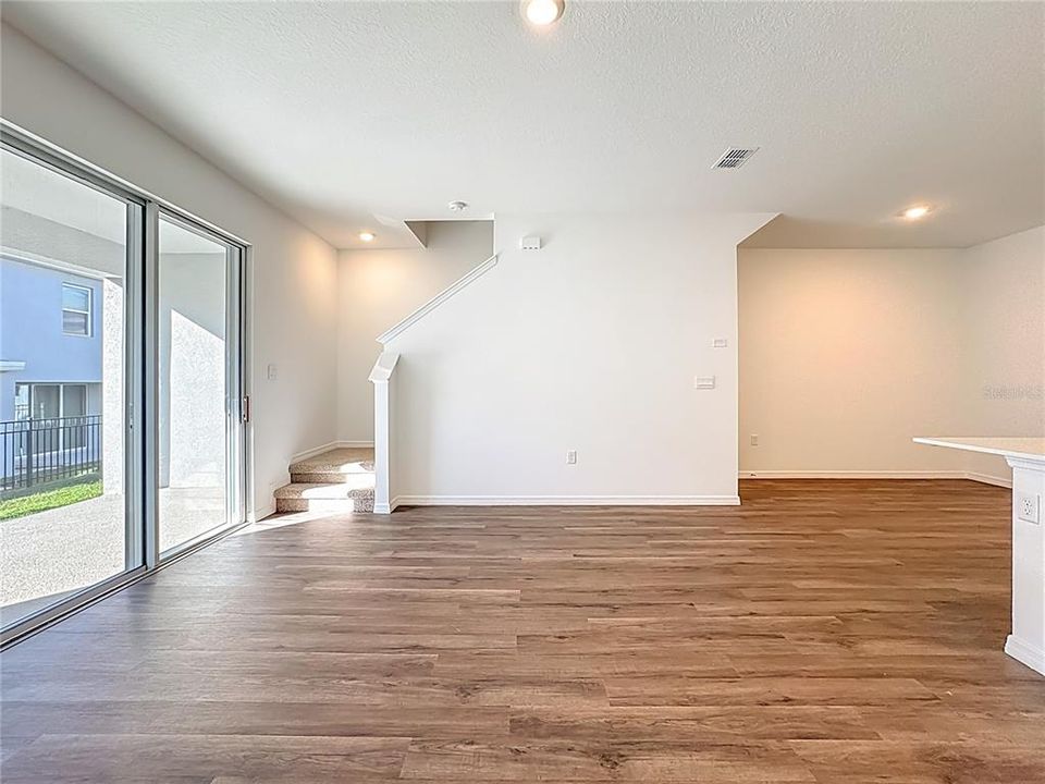 For Rent: $2,000 (3 beds, 2 baths, 1673 Square Feet)