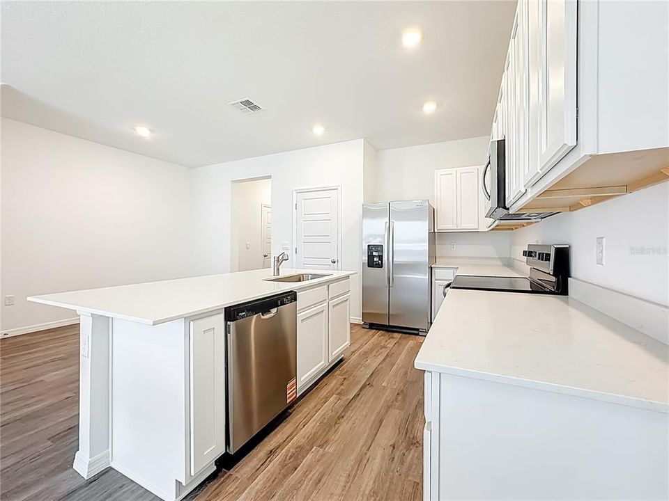 For Rent: $2,000 (3 beds, 2 baths, 1673 Square Feet)