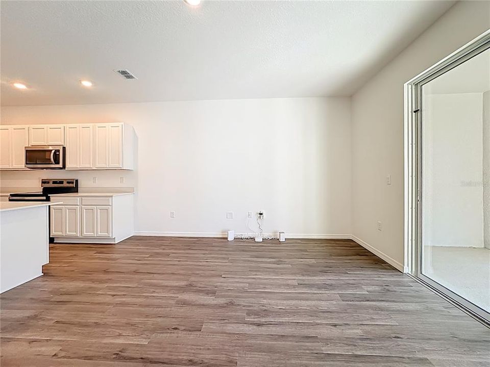 For Rent: $2,000 (3 beds, 2 baths, 1673 Square Feet)