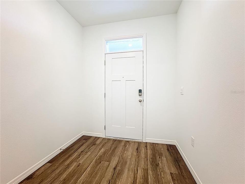 For Rent: $2,000 (3 beds, 2 baths, 1673 Square Feet)
