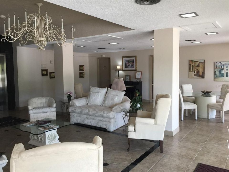 В аренду: $1,950 (0 спален, 1 ванн, 530 Квадратных фут)