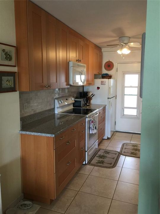 В аренду: $1,950 (0 спален, 1 ванн, 530 Квадратных фут)