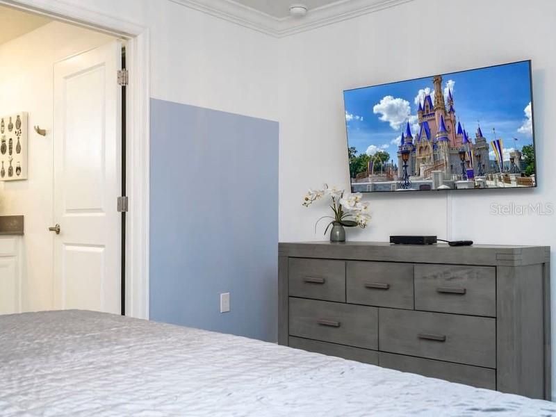 For Sale: $570,000 (5 beds, 4 baths, 2168 Square Feet)