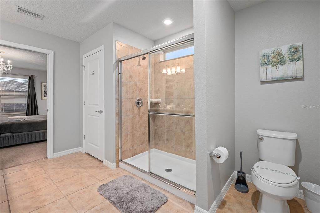 For Rent: $2,899 (5 beds, 4 baths, 2492 Square Feet)