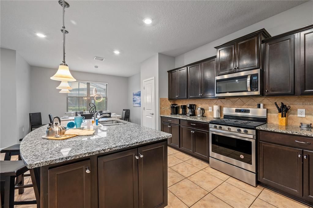 For Rent: $2,899 (5 beds, 4 baths, 2492 Square Feet)