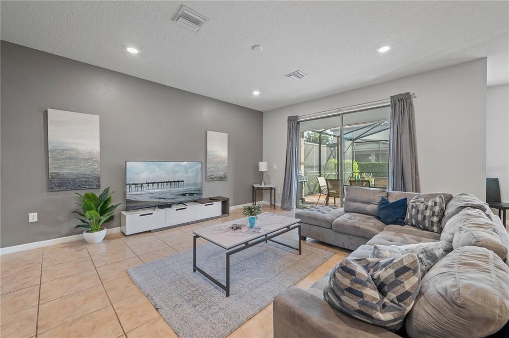 For Rent: $2,899 (5 beds, 4 baths, 2492 Square Feet)