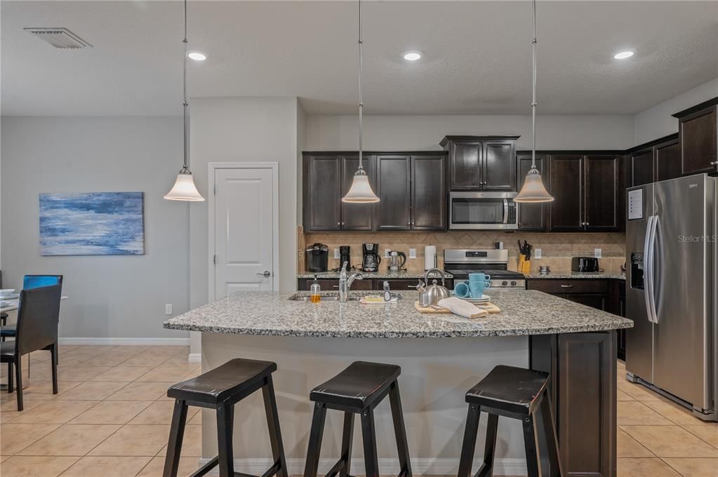 For Rent: $2,899 (5 beds, 4 baths, 2492 Square Feet)