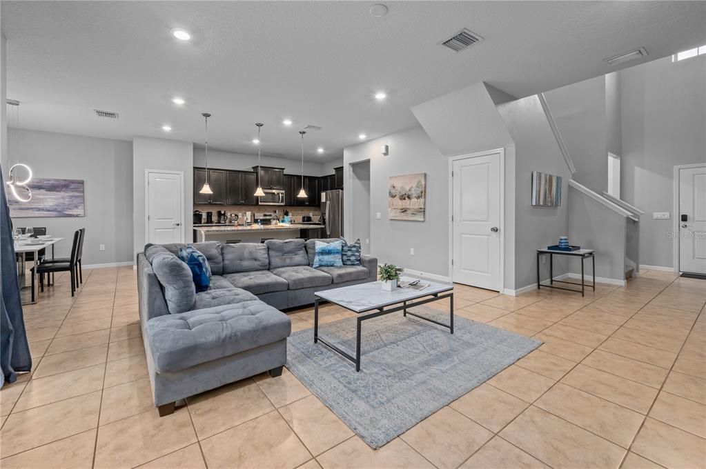 For Rent: $2,899 (5 beds, 4 baths, 2492 Square Feet)