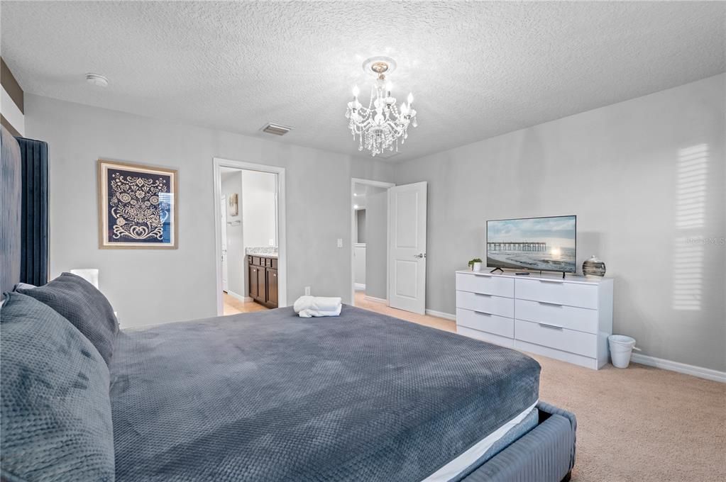 For Rent: $2,899 (5 beds, 4 baths, 2492 Square Feet)