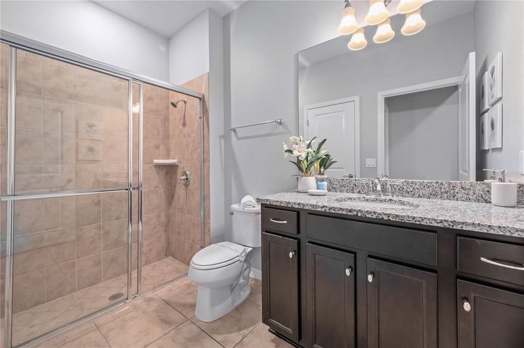 For Rent: $2,899 (5 beds, 4 baths, 2492 Square Feet)