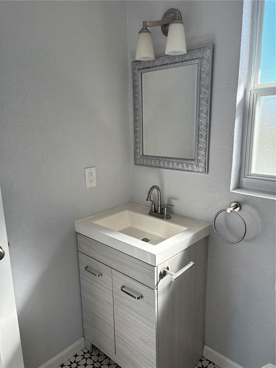 For Rent: $1,250 (1 beds, 1 baths, 400 Square Feet)