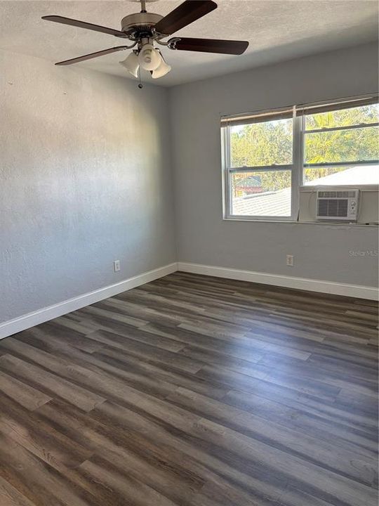 For Rent: $1,250 (1 beds, 1 baths, 400 Square Feet)