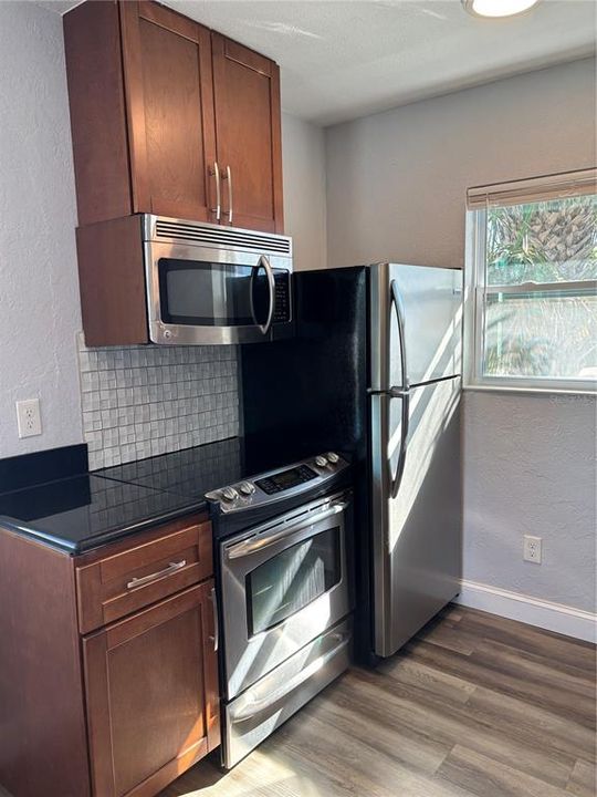 For Rent: $1,250 (1 beds, 1 baths, 400 Square Feet)