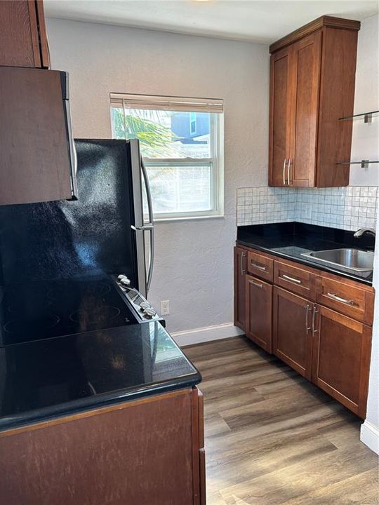 For Rent: $1,250 (1 beds, 1 baths, 400 Square Feet)
