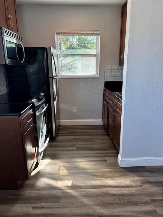 For Rent: $1,250 (1 beds, 1 baths, 400 Square Feet)