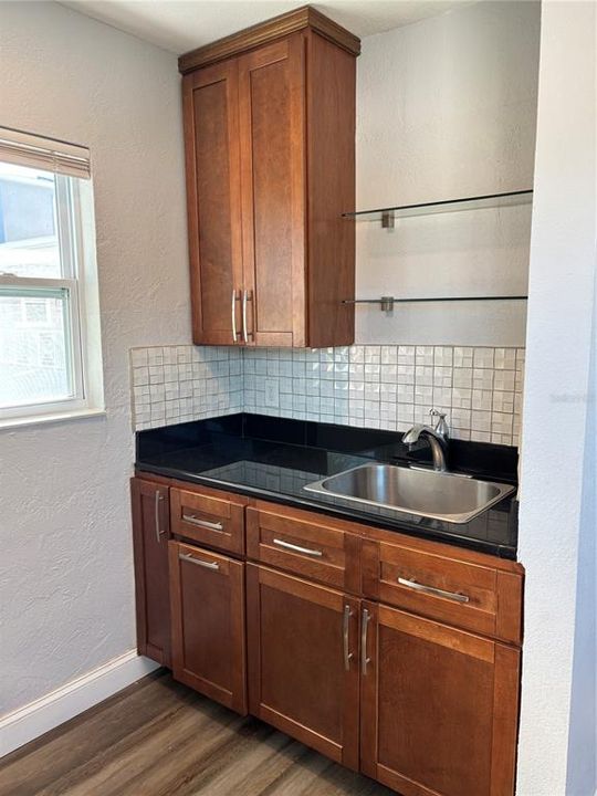 For Rent: $1,250 (1 beds, 1 baths, 400 Square Feet)