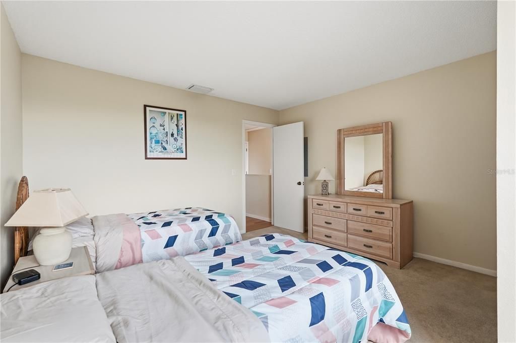 На продажу: $235,000 (2 спален, 1 ванн, 1220 Квадратных фут)