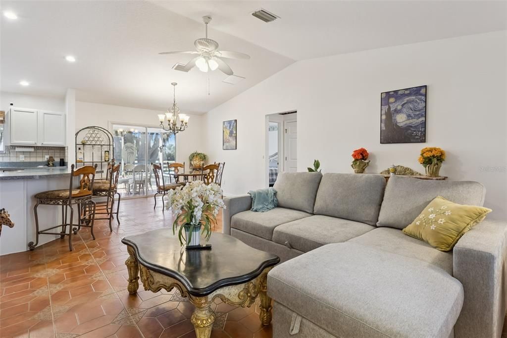 待售: $425,000 (3 贝兹, 2 浴室, 1392 平方英尺)