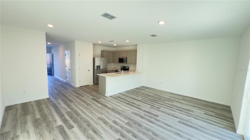 For Rent: $2,000 (3 beds, 2 baths, 1463 Square Feet)