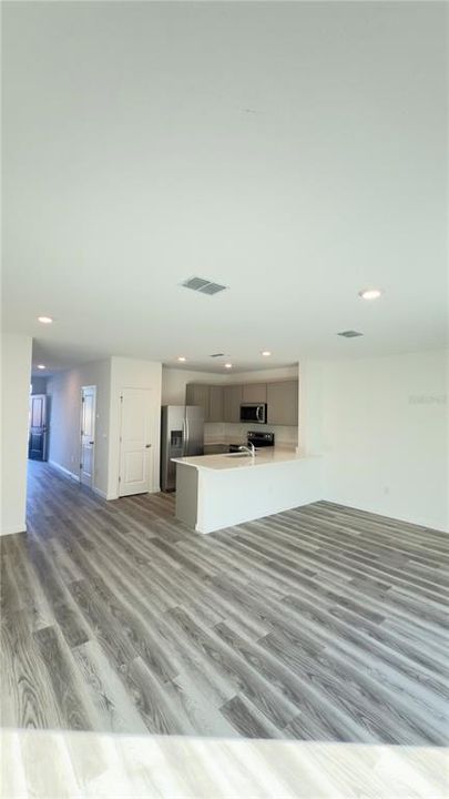 For Rent: $2,000 (3 beds, 2 baths, 1463 Square Feet)