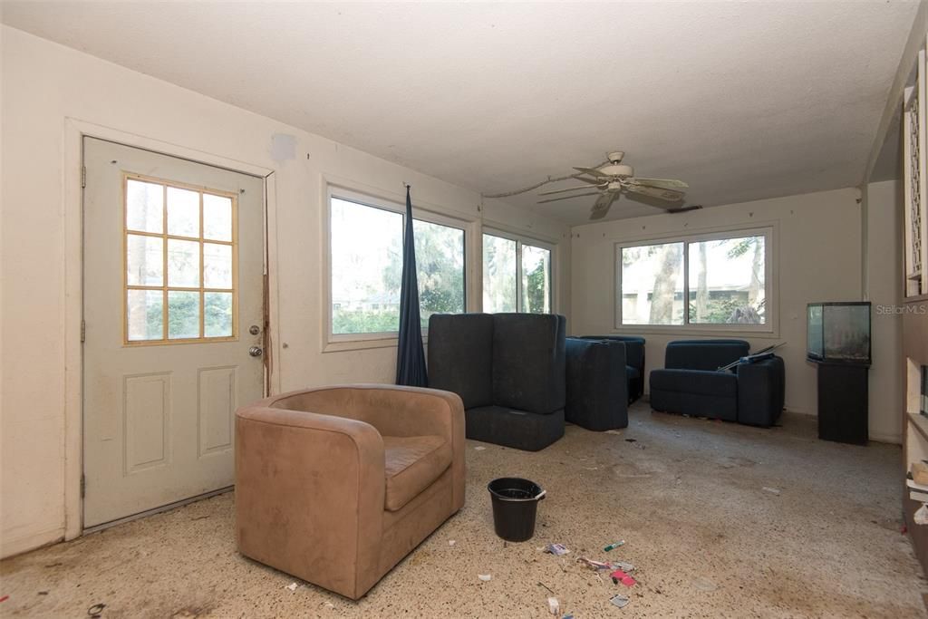 На продажу: $228,000 (3 спален, 2 ванн, 1948 Квадратных фут)