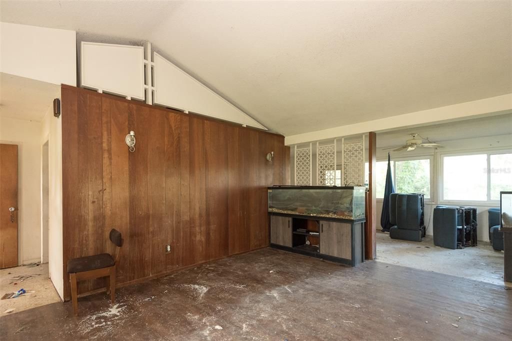 На продажу: $228,000 (3 спален, 2 ванн, 1948 Квадратных фут)