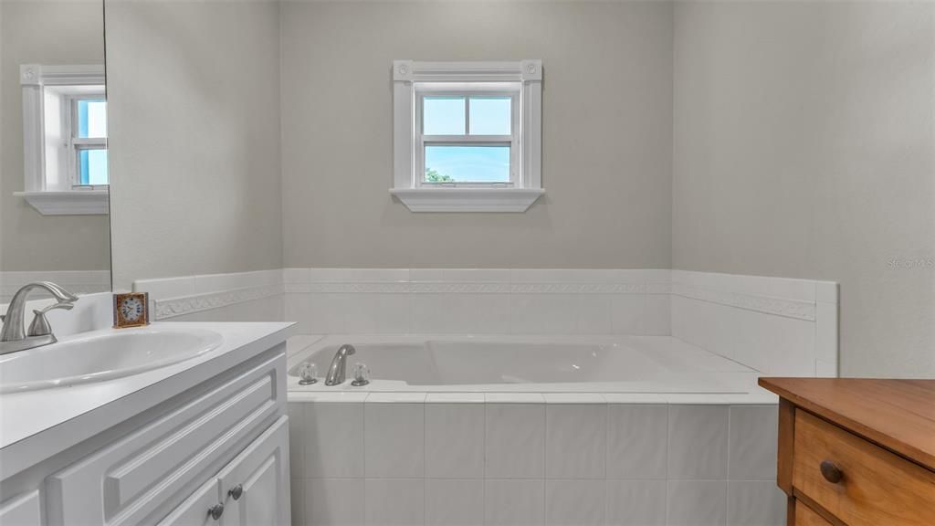 For Sale: $439,000 (3 beds, 3 baths, 2136 Square Feet)