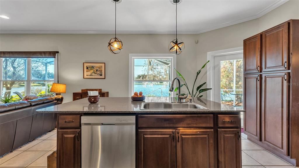 For Sale: $439,000 (3 beds, 3 baths, 2136 Square Feet)