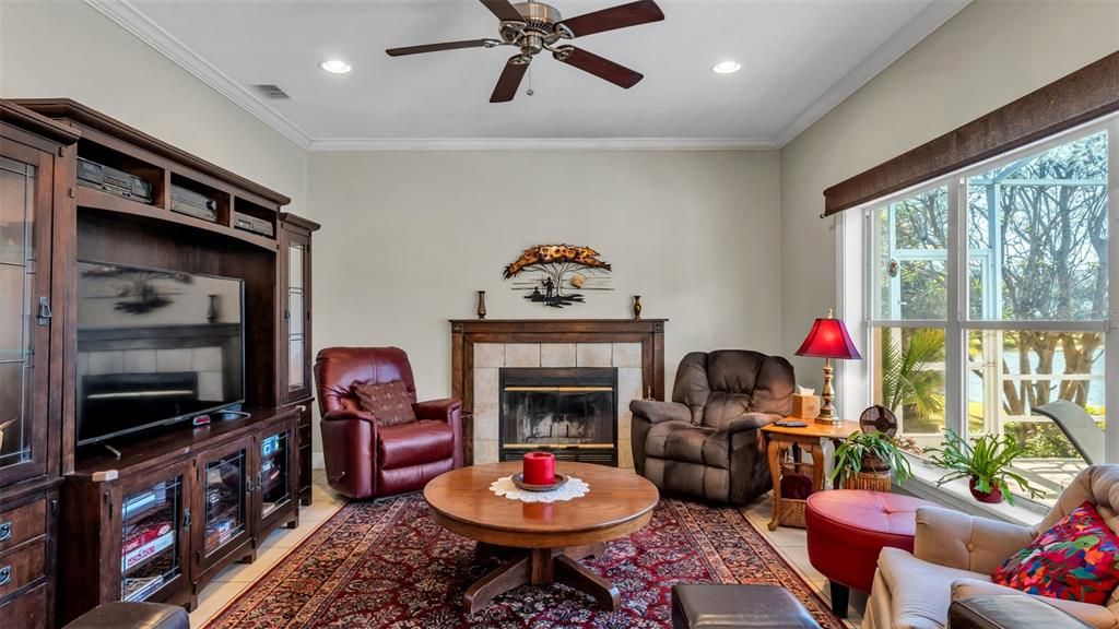 For Sale: $439,000 (3 beds, 3 baths, 2136 Square Feet)