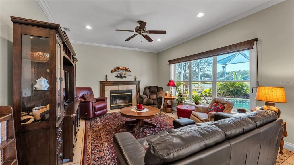 For Sale: $439,000 (3 beds, 3 baths, 2136 Square Feet)