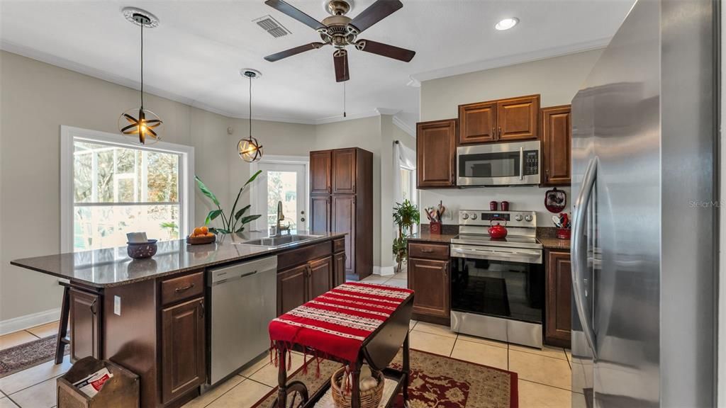 For Sale: $439,000 (3 beds, 3 baths, 2136 Square Feet)