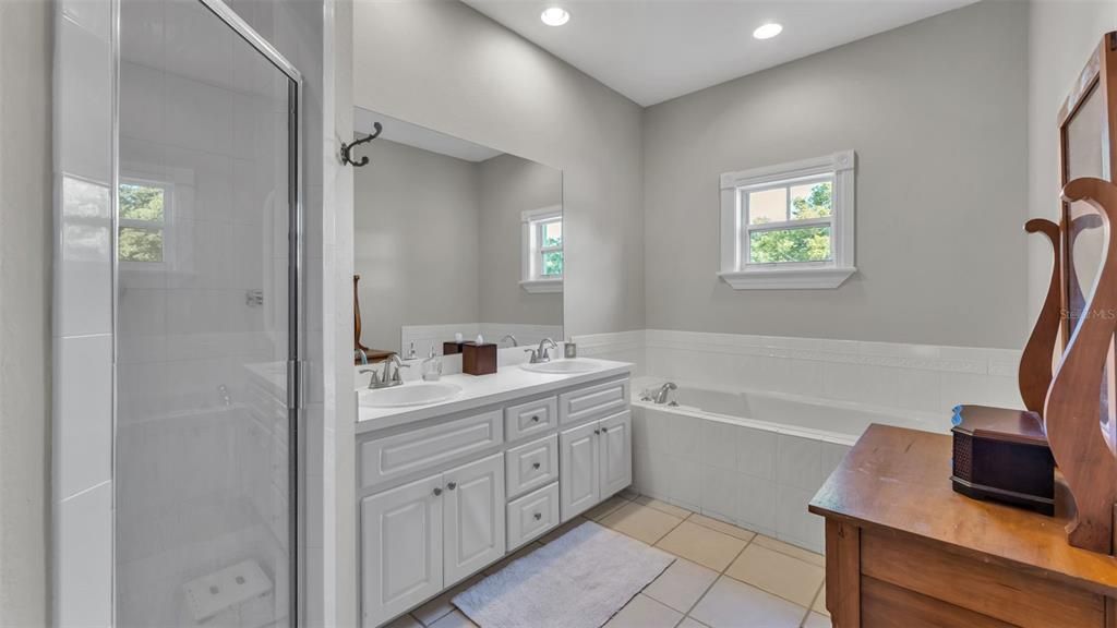 For Sale: $439,000 (3 beds, 3 baths, 2136 Square Feet)