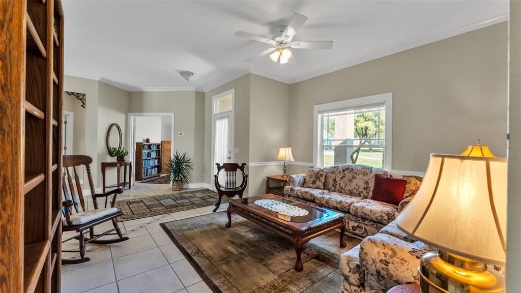 For Sale: $439,000 (3 beds, 3 baths, 2136 Square Feet)