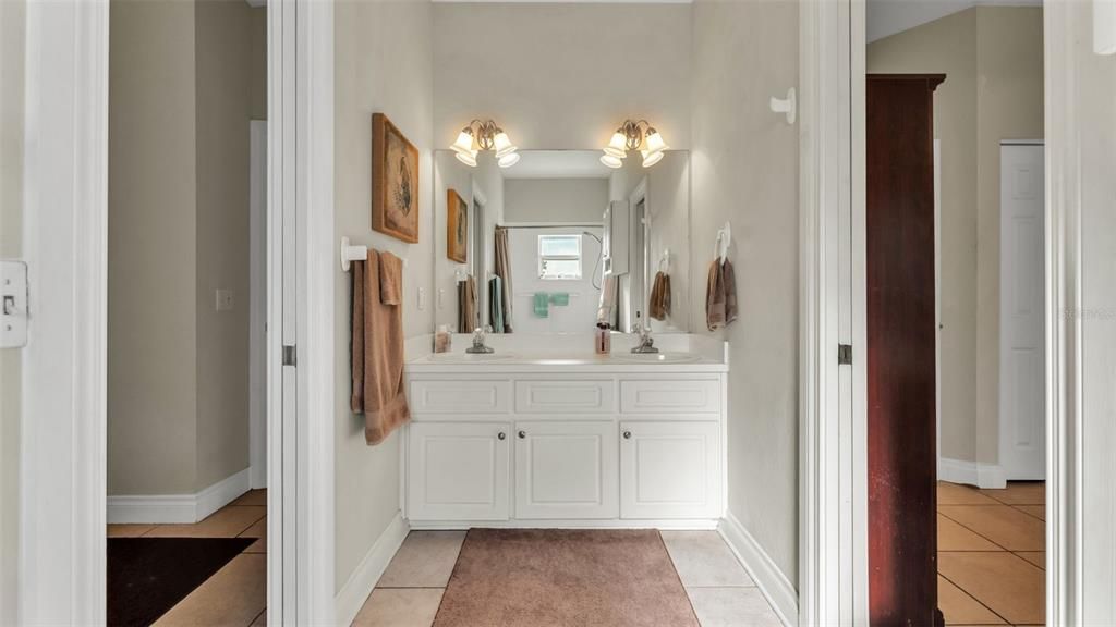 For Sale: $439,000 (3 beds, 3 baths, 2136 Square Feet)