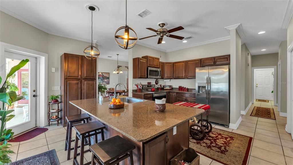 For Sale: $439,000 (3 beds, 3 baths, 2136 Square Feet)