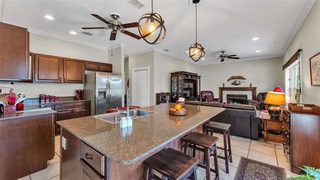 For Sale: $439,000 (3 beds, 3 baths, 2136 Square Feet)