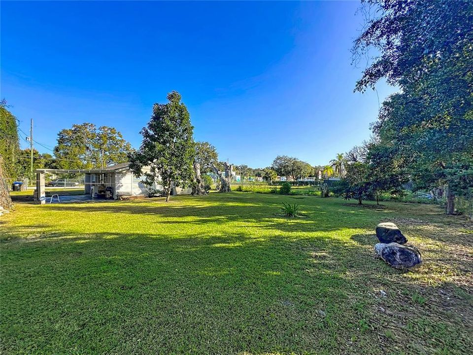 待售: $255,000 (2 贝兹, 2 浴室, 806 平方英尺)