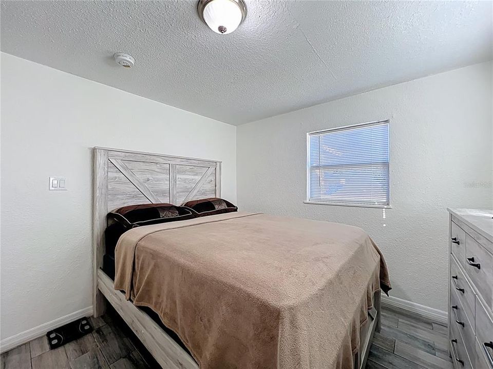 待售: $255,000 (2 贝兹, 2 浴室, 806 平方英尺)