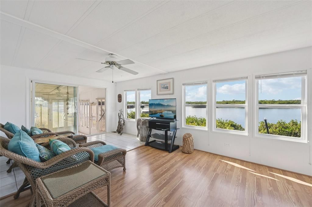 待售: $250,000 (2 贝兹, 2 浴室, 1372 平方英尺)