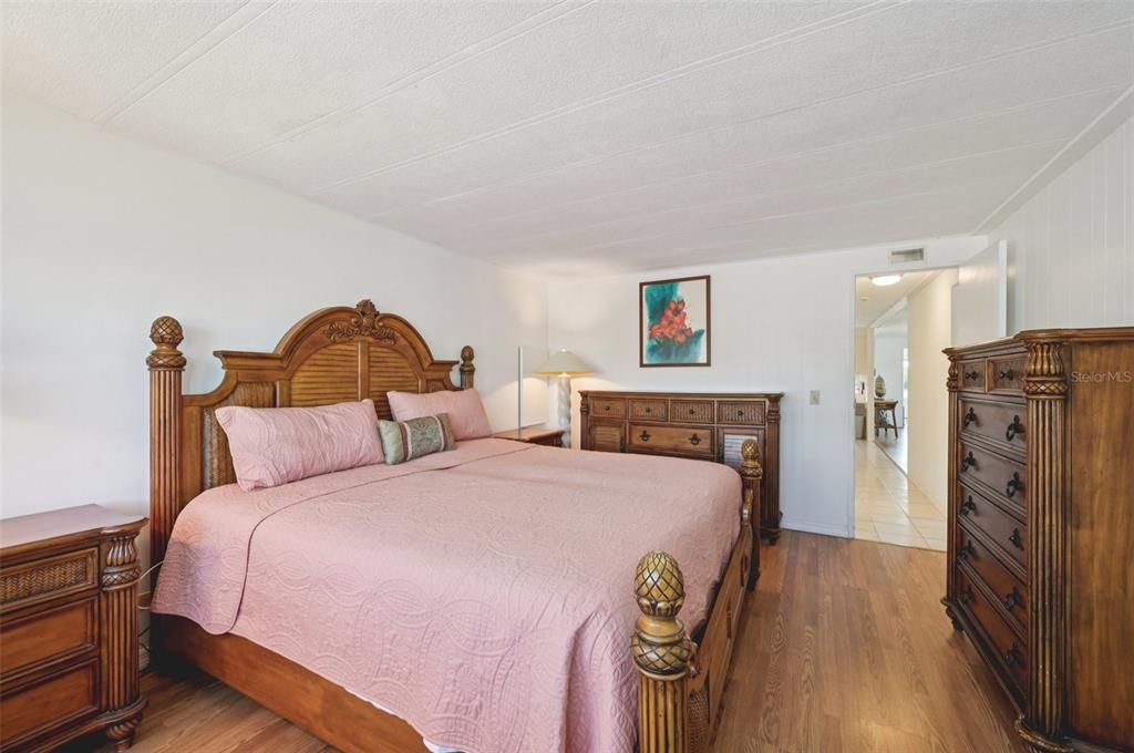 待售: $250,000 (2 贝兹, 2 浴室, 1372 平方英尺)