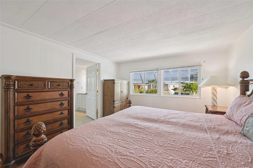 待售: $250,000 (2 贝兹, 2 浴室, 1372 平方英尺)