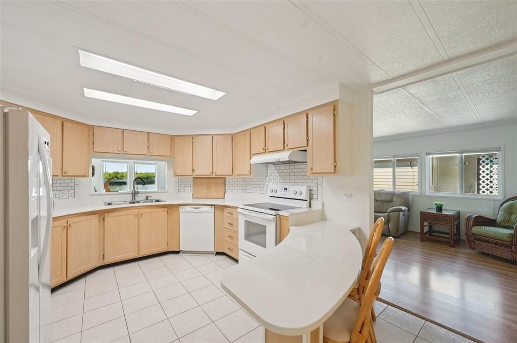 待售: $250,000 (2 贝兹, 2 浴室, 1372 平方英尺)