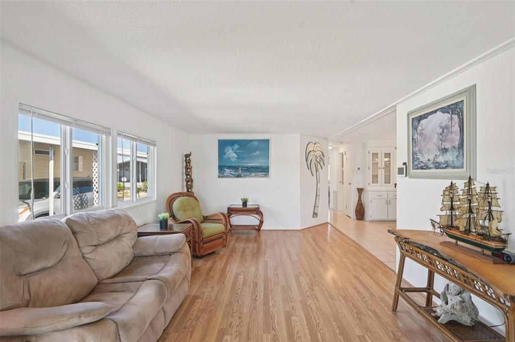 待售: $250,000 (2 贝兹, 2 浴室, 1372 平方英尺)