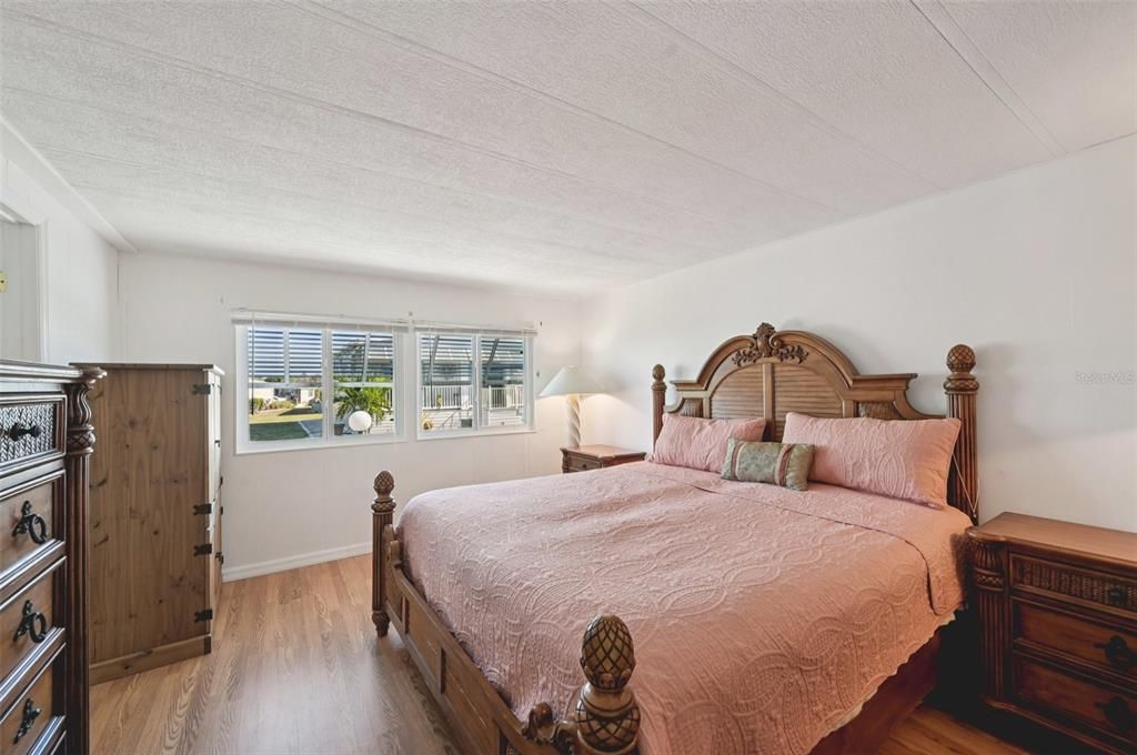 待售: $250,000 (2 贝兹, 2 浴室, 1372 平方英尺)