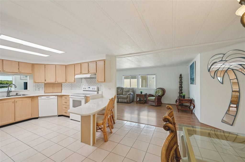 待售: $250,000 (2 贝兹, 2 浴室, 1372 平方英尺)