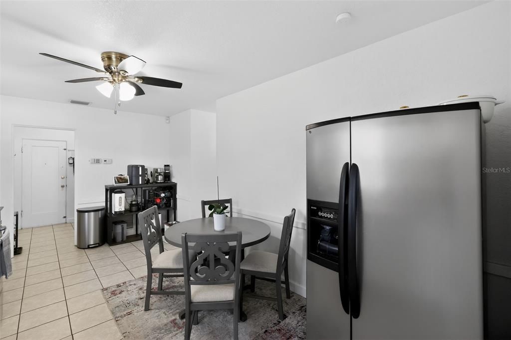 待售: $319,900 (2 贝兹, 1 浴室, 965 平方英尺)